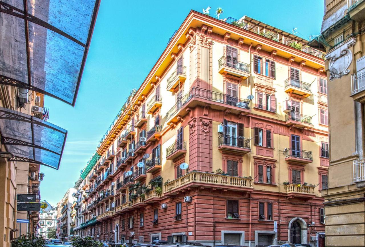 Ferdinando Arthouse Oversized Modern Apartment - By Gocce Team Napels Buitenkant foto