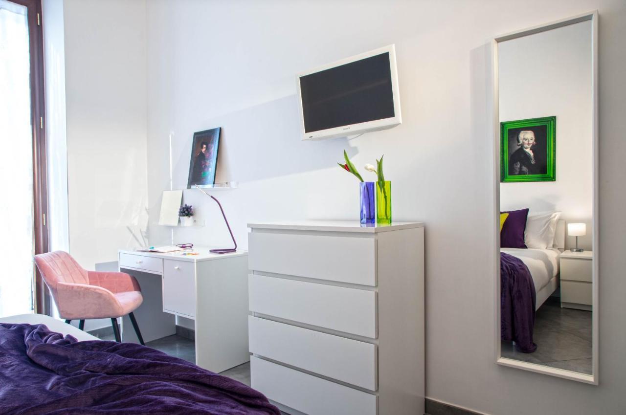 Ferdinando Arthouse Oversized Modern Apartment - By Gocce Team Napels Buitenkant foto
